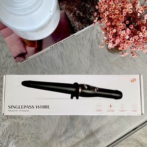 NWT T3 SINGLEPASS WHIRL STYLING WAND